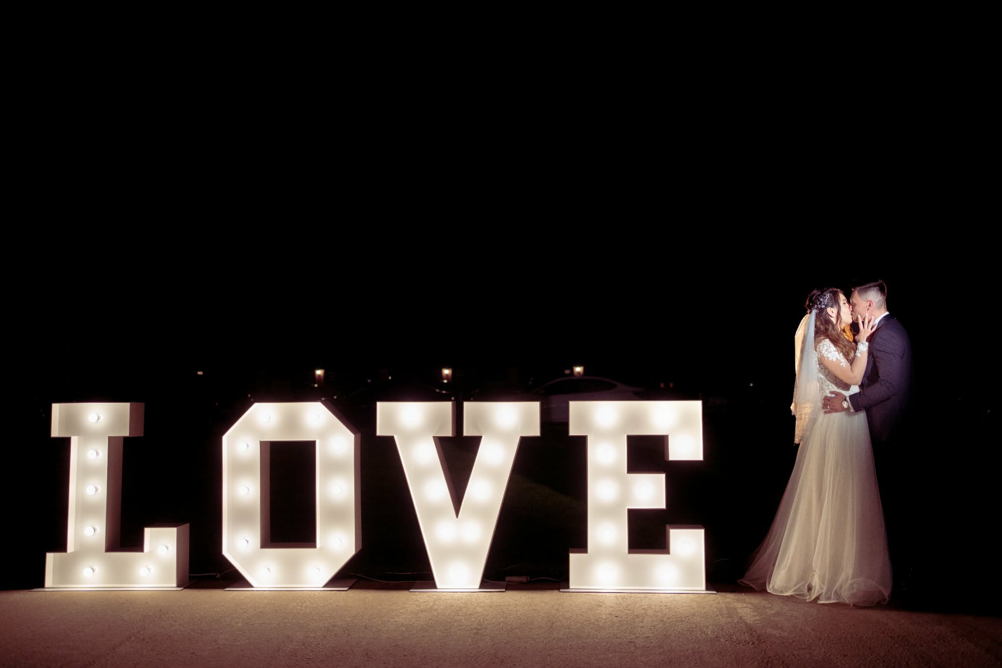 Litere LOVE și cuplu